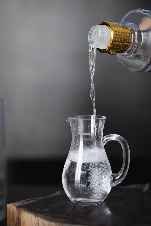 白酒送禮有講究，濃香與醬香大不同——酒迎天下為您詳解